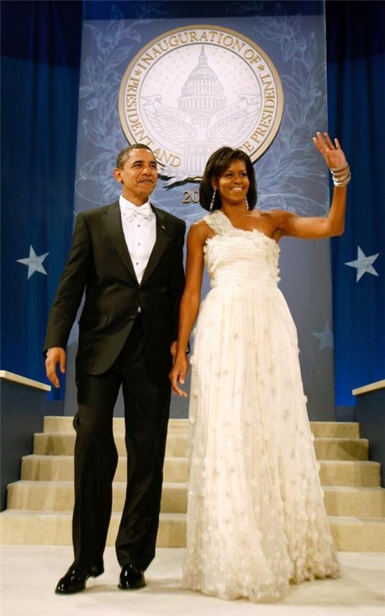 Chan dung NTK goc A duoc De nhat phu nhan My tin tuong hinh anh 1