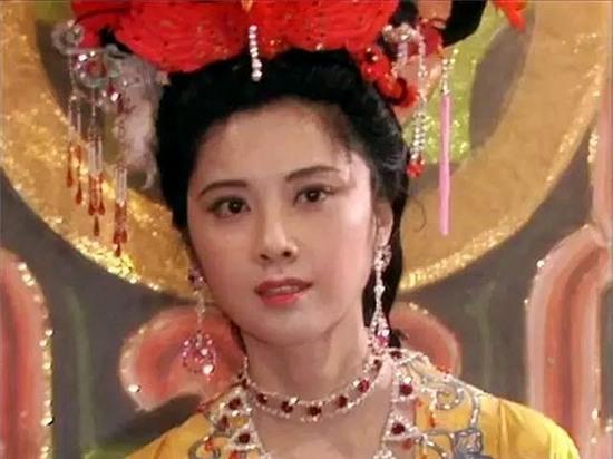 tay-luong-nu-vuong-chu-lam-van-dep-tuoi-64-6