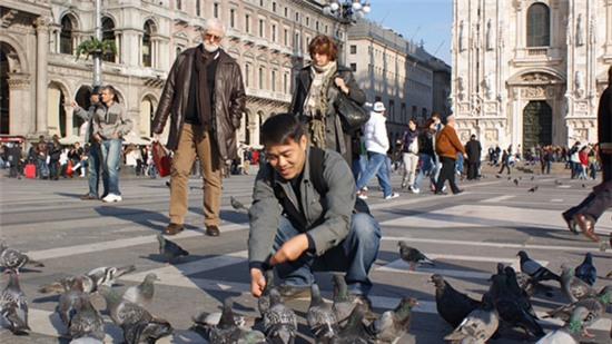 Xem Tây ngẫm ta, thanh niên xăm trổ Ý