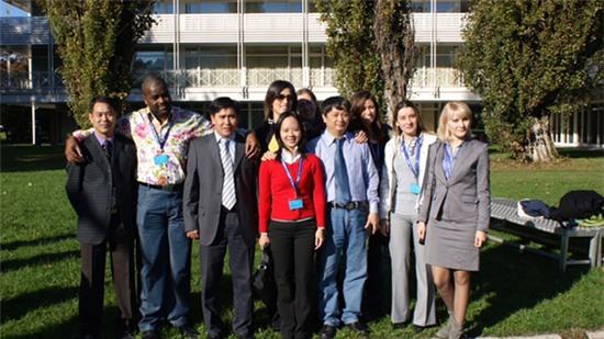 Xem Tây ngẫm ta, thanh niên xăm trổ Ý