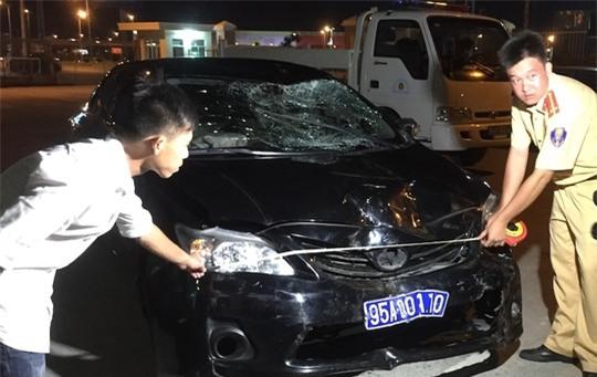 Ô tô biển xanh mà ông Dũng lái gây tai nạn.