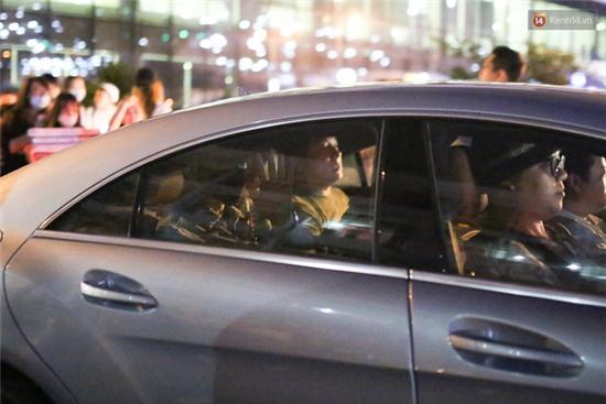 HOT: Bi Rain đã có mặt ở Việt Nam, thân thiện cúi chào người hâm mộ tại sân bay Tân Sơn Nhất - Ảnh 8.