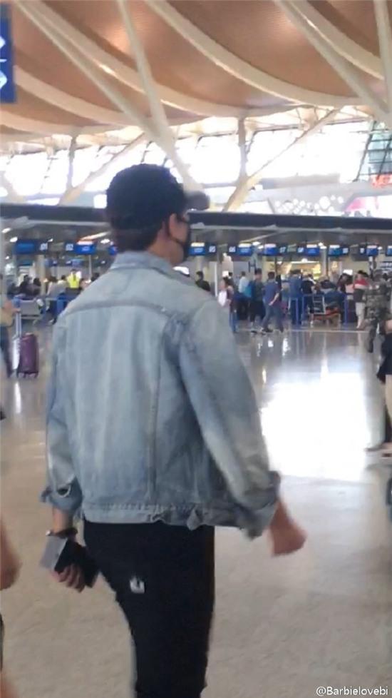 HOT: Bi Rain đã có mặt ở Việt Nam, thân thiện cúi chào người hâm mộ tại sân bay Tân Sơn Nhất - Ảnh 12.