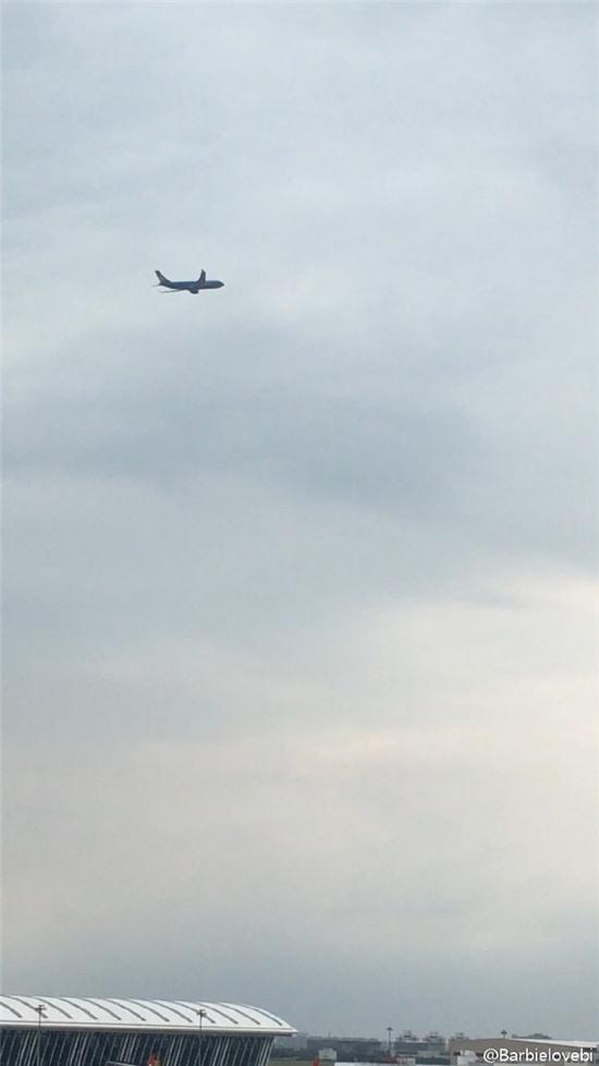 HOT: Bi Rain đã có mặt ở Việt Nam, thân thiện cúi chào người hâm mộ tại sân bay Tân Sơn Nhất - Ảnh 17.