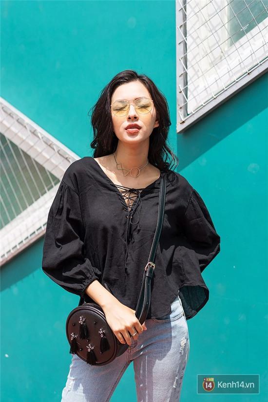 Street style chớm thu tràn ngập mũ lưỡi trai và kính màu trong của giới trẻ 2 miền - Ảnh 2.