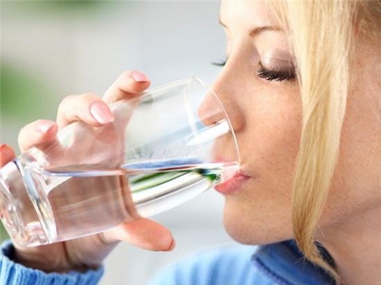 6 dau hieu canh bao ban an qua nhieu muoi hinh anh 1