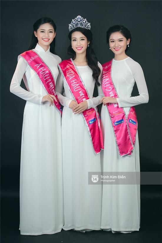 Clip: Hoa hậu Đỗ Mỹ Linh và 2 Á hậu Thanh Tú - Thùy Dung, ai nói tiếng Anh hay hơn? - Ảnh 2.