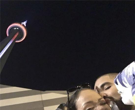 Sau 7 năm chỉ bị xem là bạn, Drake đã tỏ tình với Rihanna trước mặt cả thế giới - Ảnh 17.