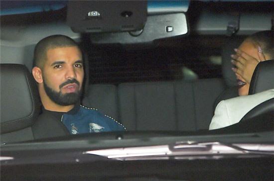 Sau 7 năm chỉ bị xem là bạn, Drake đã tỏ tình với Rihanna trước mặt cả thế giới - Ảnh 19.