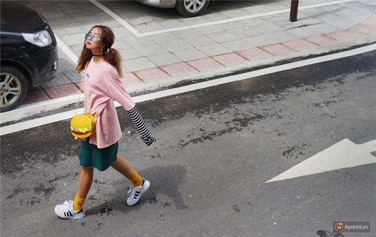 Thu sắp sang rồi, cùng thay máu cho diện mạo của mình với 5 công thức mix đồ giao mùa siêu ưng này thôi! - Ảnh 2.