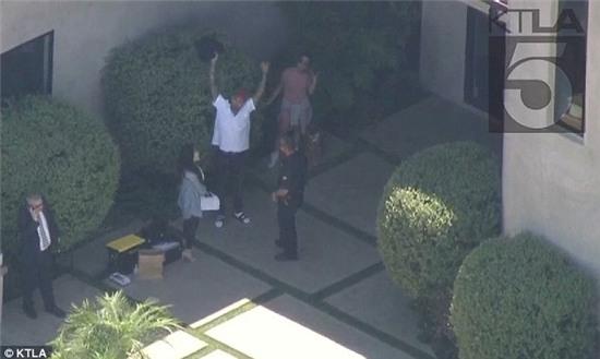 Chris Brown bị bắt giữ tại nhà vì cầm súng dọa giết Cựu Hoa hậu California - Ảnh 3.