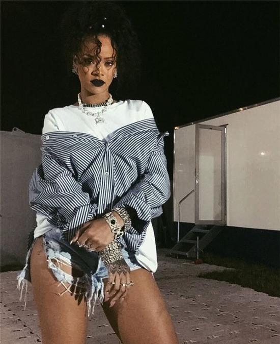 Cả Hollywood đang bị ám ảnh với quần áo rách bươm hơn cả cái bang - Ảnh 11.