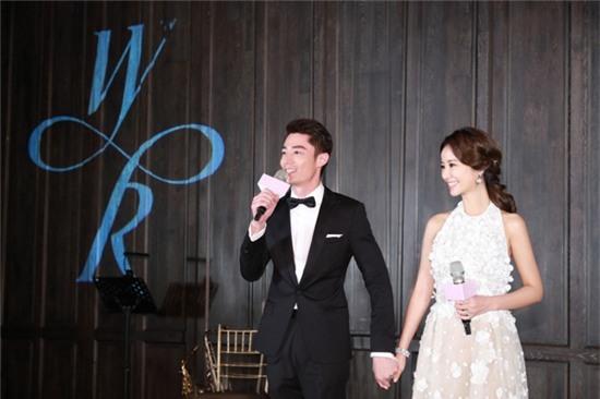 Cặp đôi Cbiz và hành trình đi một vòng trái đất, hóa ra tình yêu vẫn luôn ở ngay bên mình - Ảnh 2.