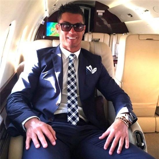 Chàng trai Việt sống ảo nhất năm: Ghép mặt vào ảnh Ronaldo, tự nhận mình là chủ nhân phi cơ riêng 19 triệu Euro - Ảnh 3.