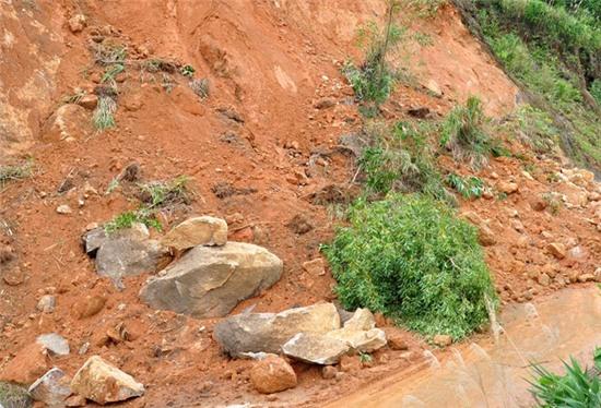 Sat lo nui de doa tinh mang hang tram nguoi dan Quang Ngai hinh anh 1