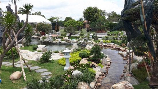 nhà thờ tổ, hoài linh, nhà thờ tổ hoài linh, danh hài Hoài Linh, nhà thờ tổ nghiệp, nghệ sĩ hoài linh