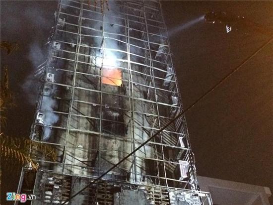 Quan karaoke 8 tang xay chay chua duoc cap phep PCCC hinh anh 1