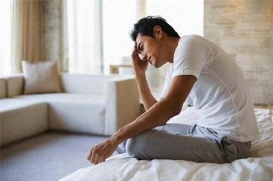 chú rể, đám cưới, phòng tân hôn, bạn thân, gia đình, vợ chồng, động phòng, nhân viên ngân hàng