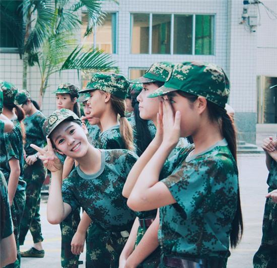 Chùm ảnh: Những nữ thần xinh đẹp bậc nhất trong mùa học quân sự ở Trung Quốc - Ảnh 10.