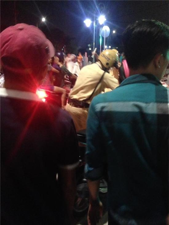 Đoạn đường ùn tắc nghiêm trọng khiến cơ quan chức năng phải vào cuộc, giải tỏa ách tắc giao thông. Ảnh cắt từ fanpage kênh Tân Hóa.