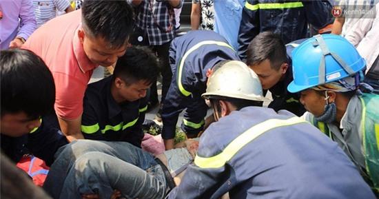 Cảnh sát PCCC dùng xe cứu hỏa đưa nam thanh niên gặp nạn giữa đường đi cấp cứu - Ảnh 3.