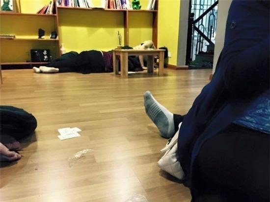 Doi nam nu quan he tren giuong benh va chuyen thieu te nhi hinh anh 2