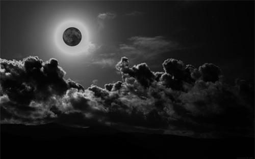 trang den hiem gap xuat hien vao toi 30/9, nhieu nguoi so tan the - 1