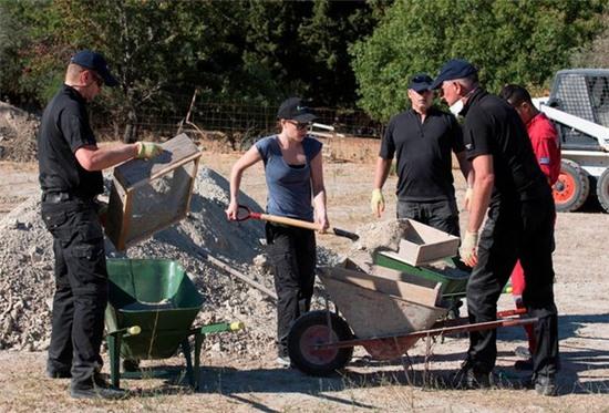 Cau be 4 tuoi mat tich 7