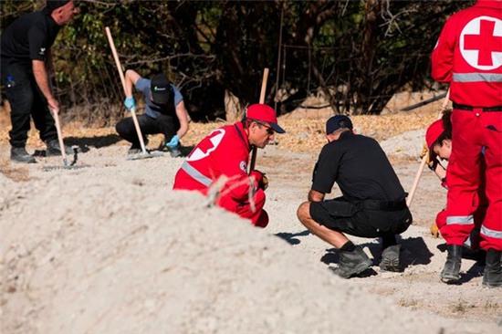 Cau be 4 tuoi mat tich 8