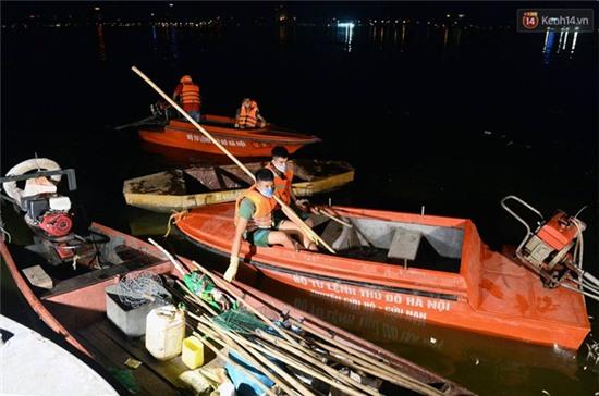Hà Nội: Trắng đêm khắc phục hậu quả cá chết trắng ven hồ Tây - Ảnh 3.