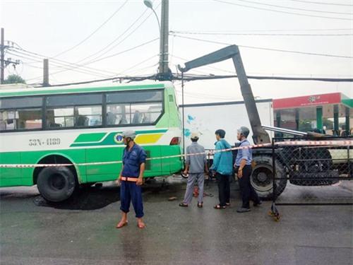 xe buyt sup “ho tu than” o sai gon, hanh khach khoc thet hinh anh 2