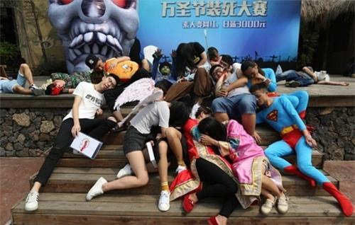 sinh vien tq gia chet de gianh giai thuong 10 trieu dong hinh anh 2