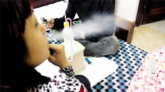 Khi bị người “ngáo đá” đe dọa đến tính mạng, cần bình tĩnh và hãy cuốn theo dòng hoang tưởng của họ. Ảnh minh họa