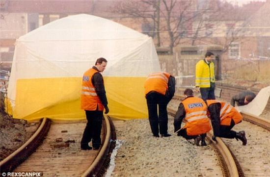 Hai kẻ sát nhân trẻ nhất nước Anh: Vụ bắt cóc, tra tấn và giết hại bé trai 3 tuổi kinh hoàng của thế kỷ - Ảnh 4.