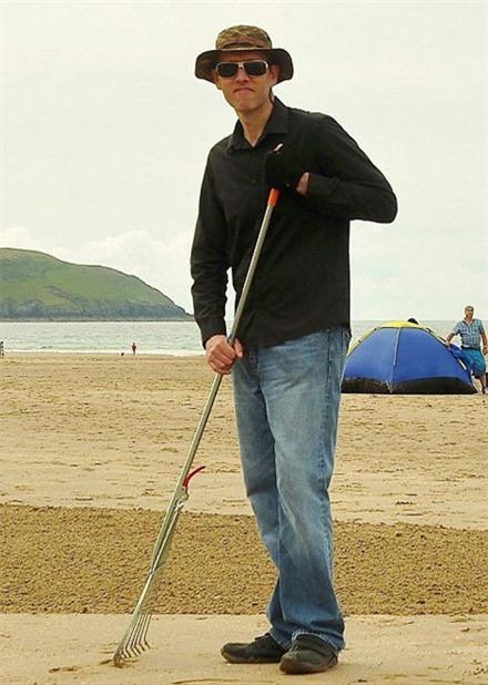 Nhung buc tranh cat khong lo ve 'toc hanh' tren bai bien hinh anh 3