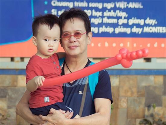 nhung-sao-viet-cuoi-vo-tre-kem-hang-chuc-tuoi-3