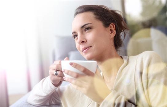 Chanh + mật ong + nước ấm = Siêu lợi ích cho buổi sáng - Ảnh 2.