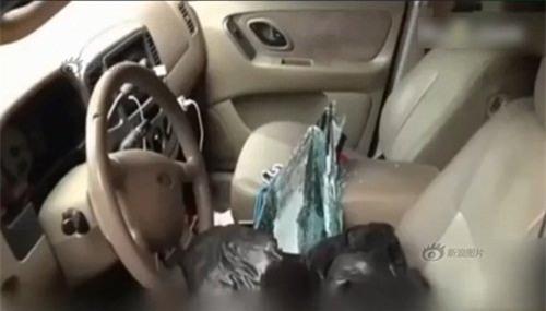 Mẫu nội y chết thảm vì bạn trai bỏ mặc khi sốc thuốc - 2