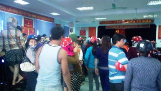 Sự việc thu hút hàng trăm người hiếu kì theo dõi