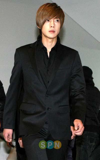 MischievousKissKimHyunJoong.jpg