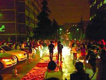 Điểm lại những màn cầu hôn ấn tượng nhất năm 2012