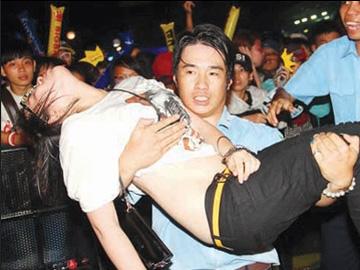 Thần tượng: Vì sao phải cuồng?