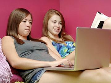 Nghề mới của teen: Lang thang Facebook
