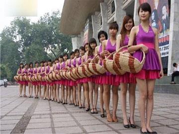 Chân dài sinh viên đắt khách dịp Tết