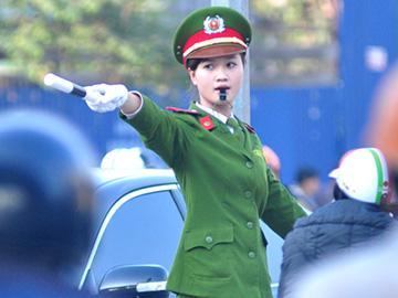 Chuyện chưa kể của nữ sinh Cảnh sát điều tiết giao thông