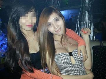 Hai cô gái thích “khoe” vòng 1 trên Facebook là… chuyển giới?
