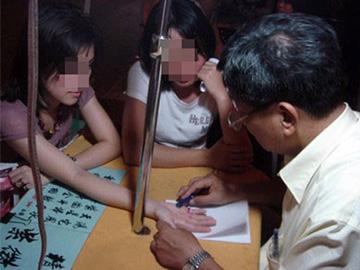 Coi bói bỏ việc, bỏ người yêu
