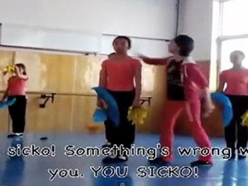 Clip nữ sinh học múa bị đánh, mắng thậm tệ gây sốt mạng TQ