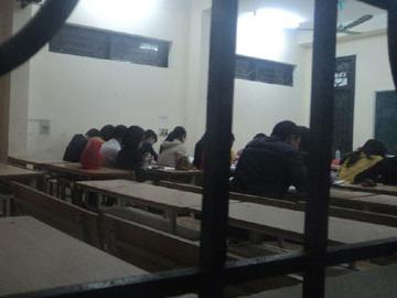 Thâm nhập dịch vụ học thuê: Sinh viên đi học... thạc sĩ
