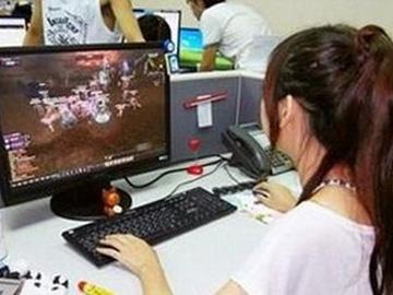 Bi hài mẹ trẻ bỏ con, không bỏ game